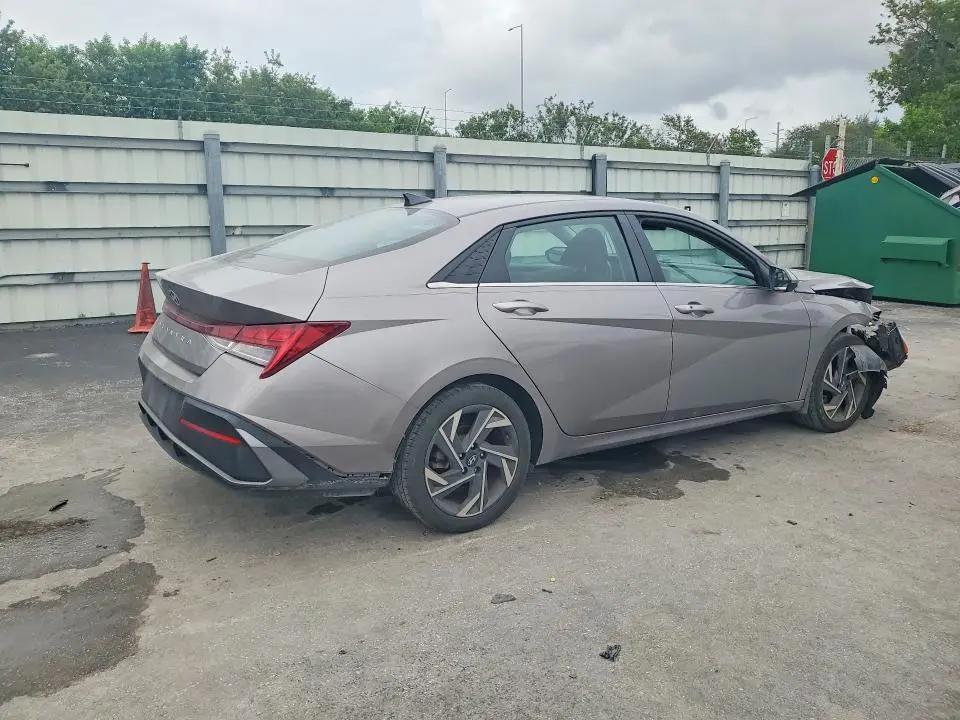2024 HYUNDAI ELANTRA SEL  