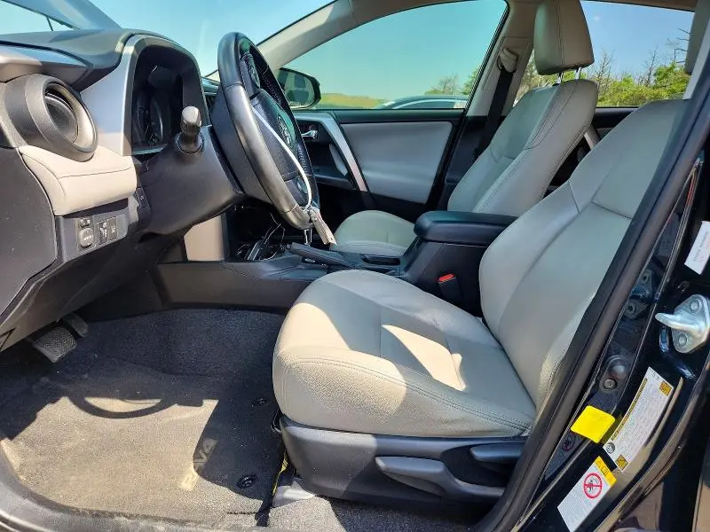 2017 TOYOTA RAV4 XLE  