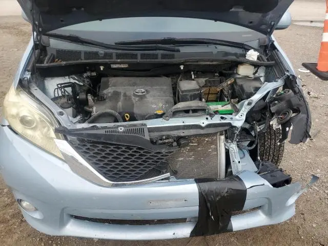2016 TOYOTA SIENNA LE  