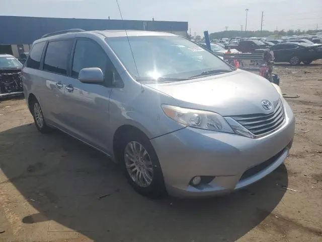 2014 TOYOTA SIENNA XLE