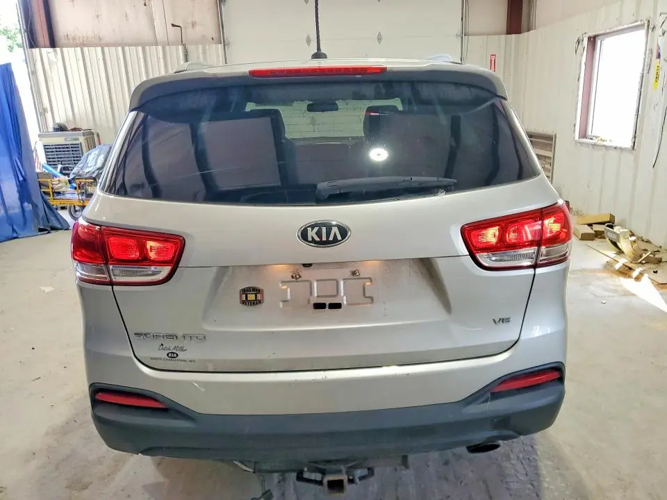 2016 KIA SORENTO LX V6  