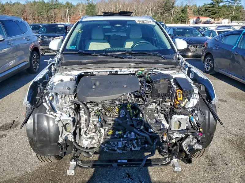 2025 VOLVO XC40 PLUS  