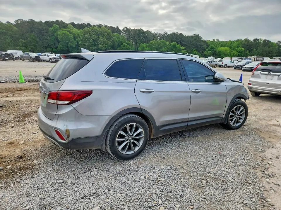 2017 HYUNDAI SANTA FE SE  