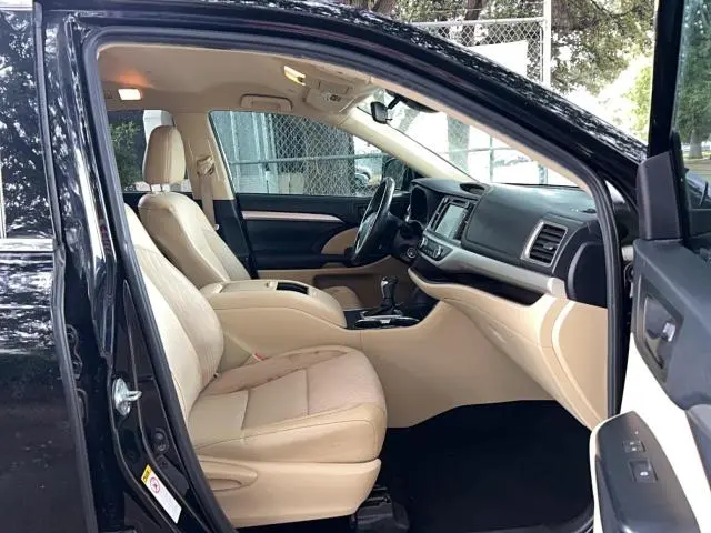 2019 TOYOTA HIGHLANDER LE PLUS  