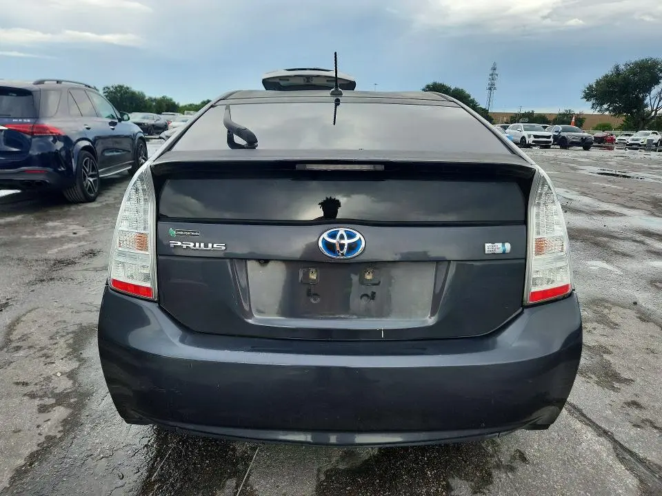 2010 TOYOTA PRIUS III  