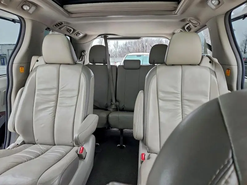 2011 TOYOTA SIENNA XLE  