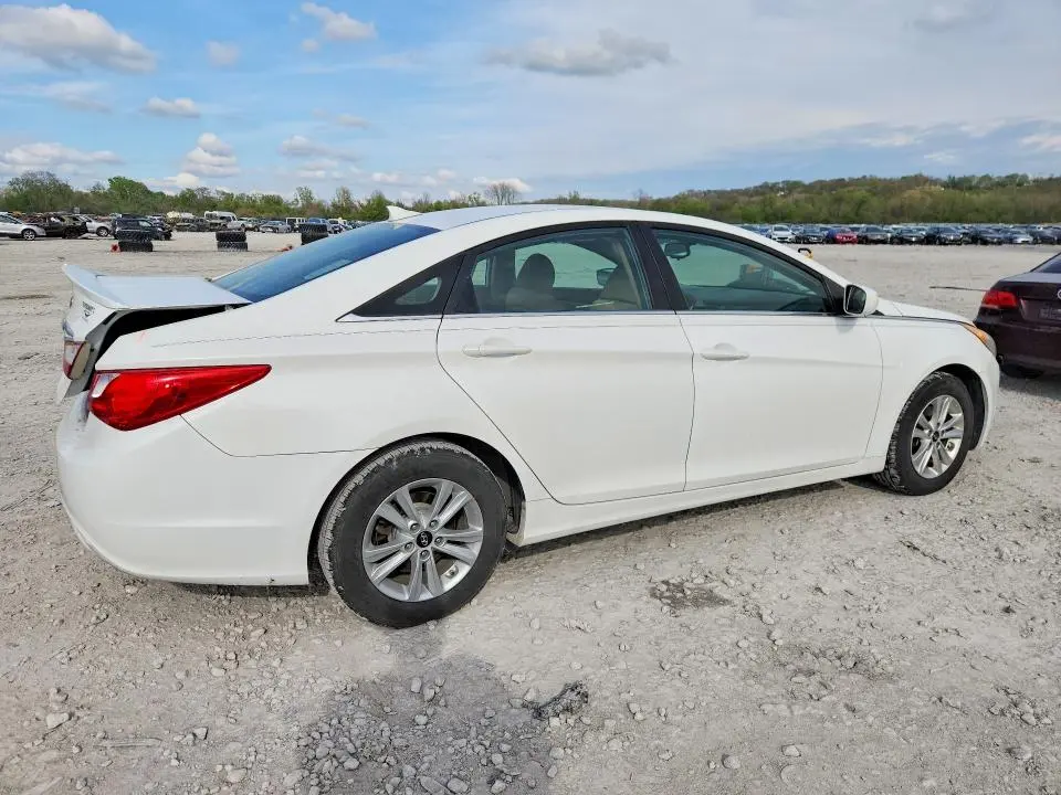 2013 HYUNDAI SONATA GLS  