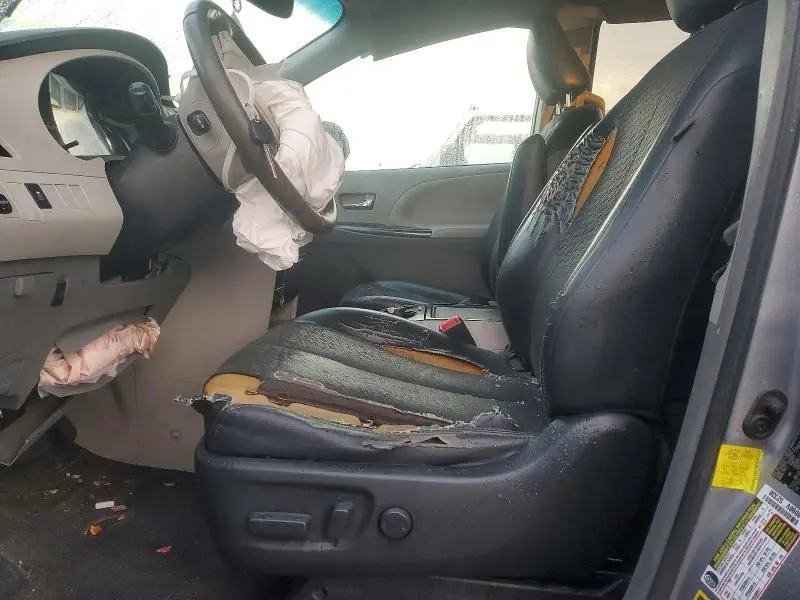 2013 TOYOTA SIENNA SPORT  