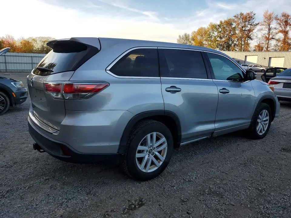 2016 TOYOTA HIGHLANDER LE  