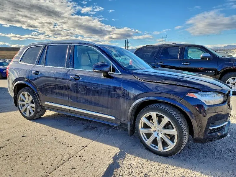 2017 VOLVO XC90 T8  