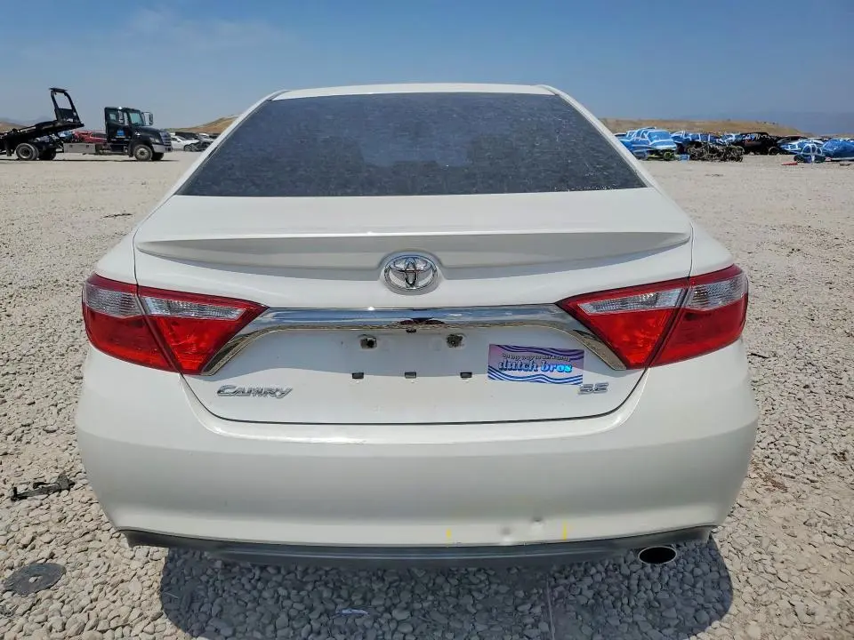 2017 TOYOTA CAMRY SE  
