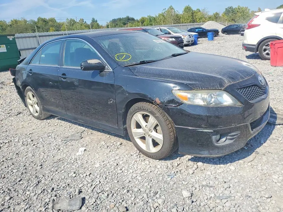 2011 TOYOTA CAMRY SE  