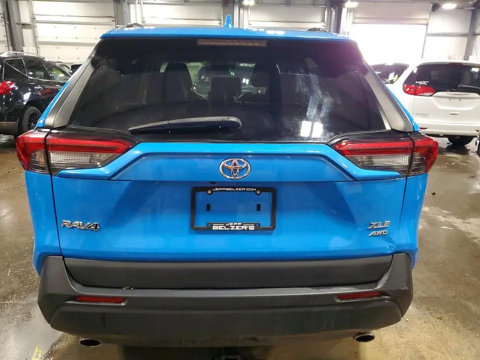 2019 TOYOTA RAV4 XLE  