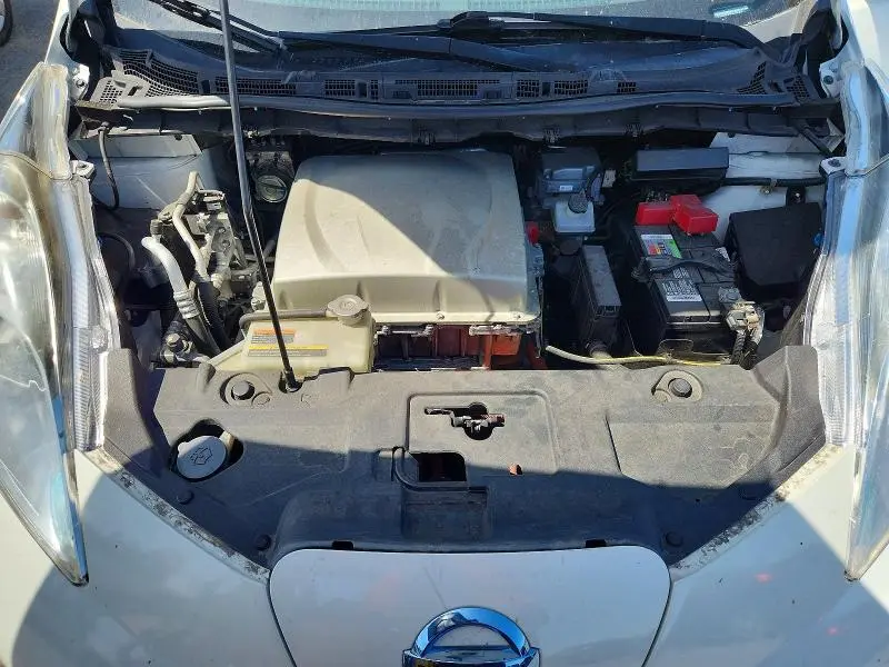 2016 NISSAN LEAF SV  