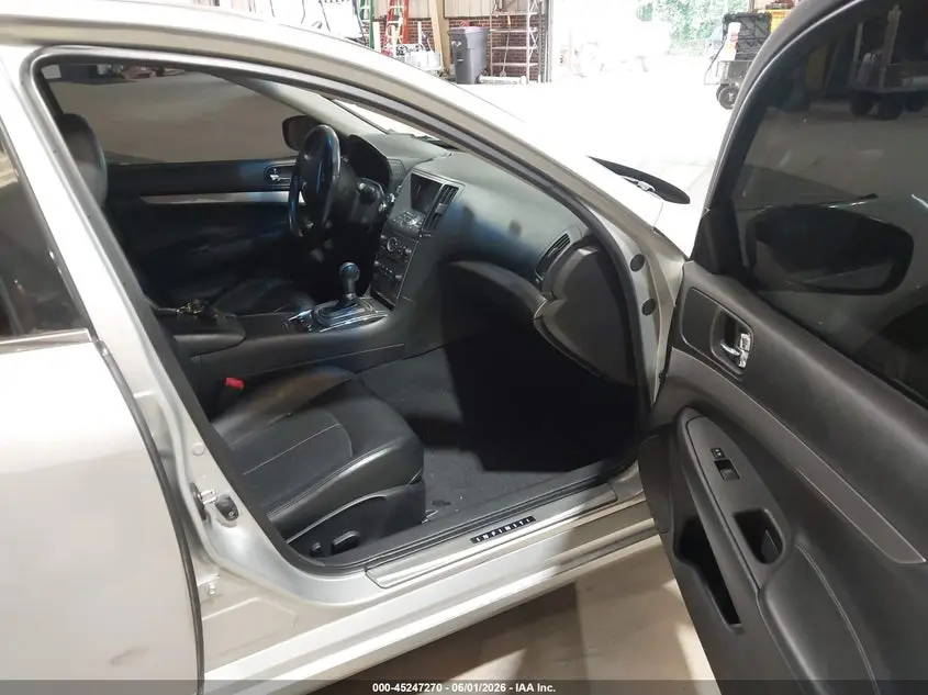 2015 INFINITI Q40  