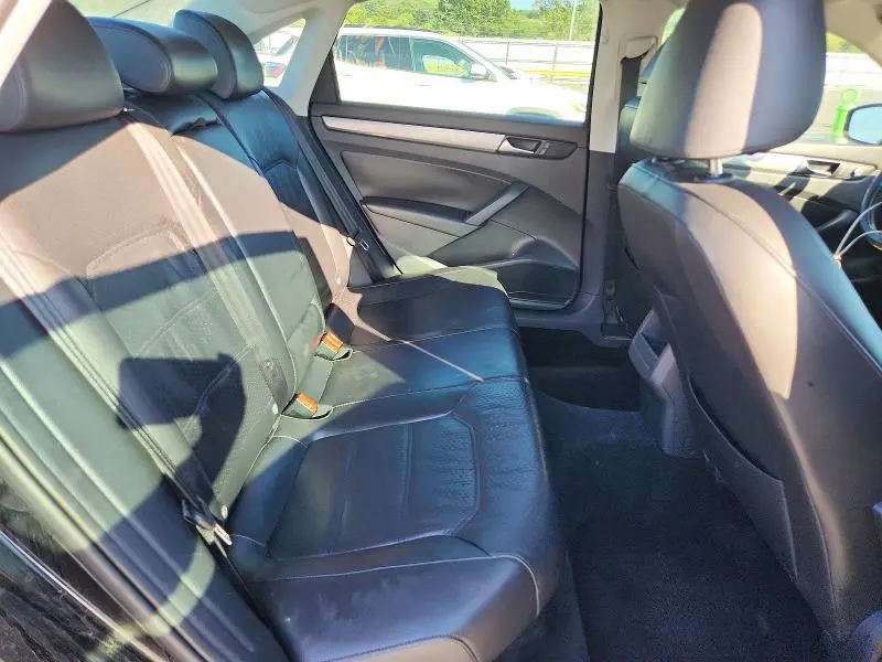 2015 VOLKSWAGEN PASSAT S  