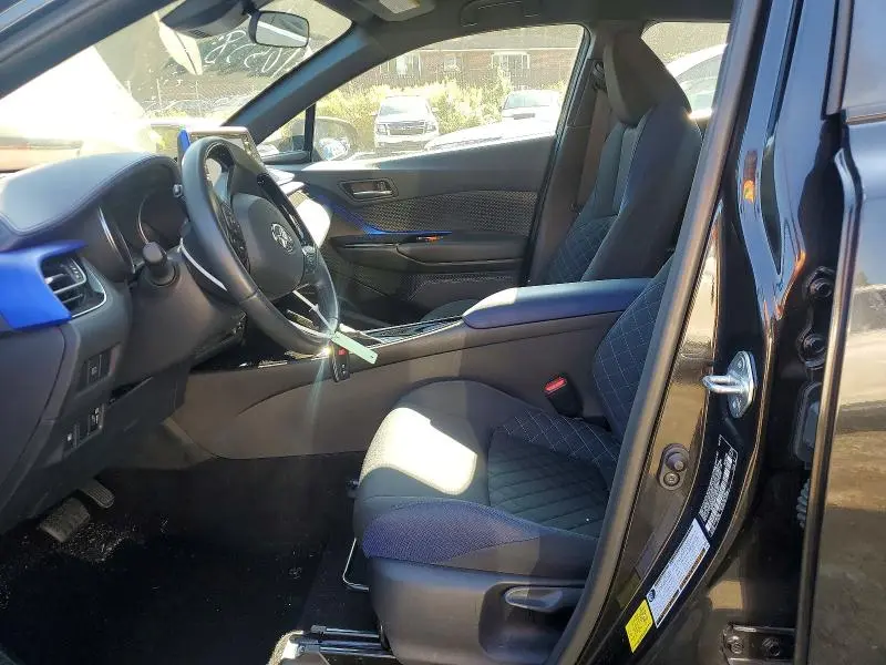 2021 TOYOTA C-HR XLE  