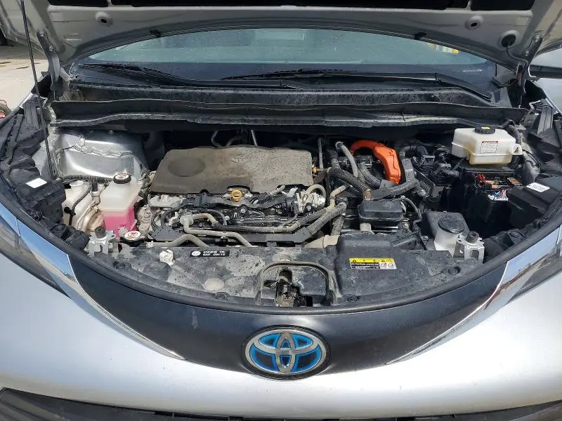 2022 TOYOTA SIENNA LE  