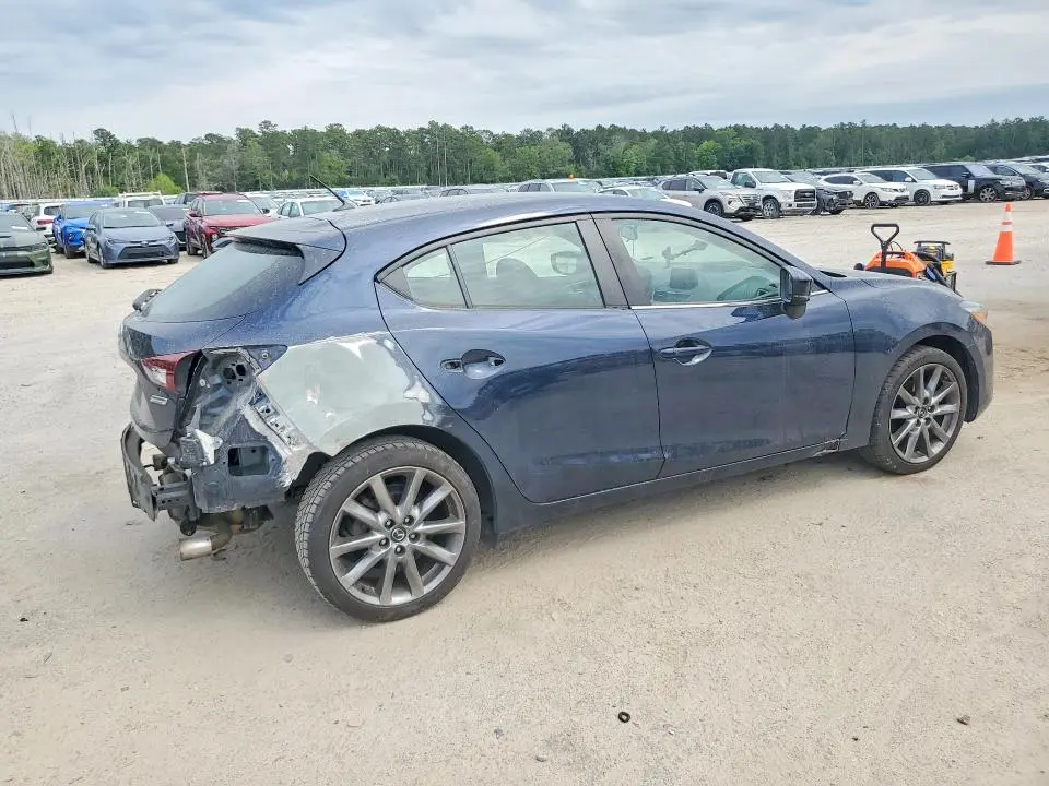 2018 MAZDA 3 TOURING  