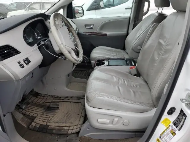 2011 TOYOTA SIENNA XLE  