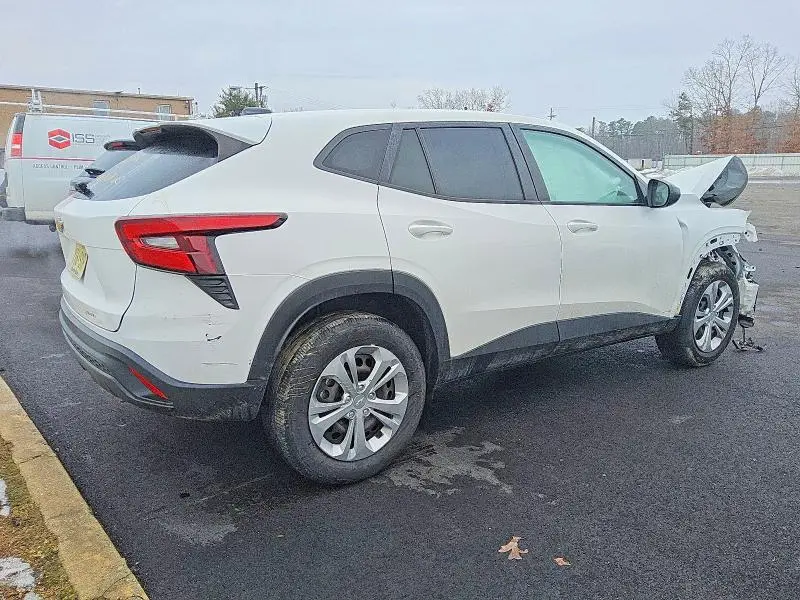 2024 CHEVROLET TRAX LS  