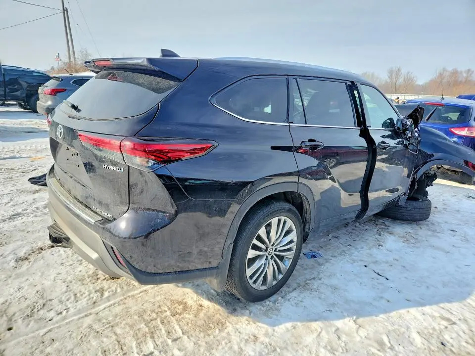 2022 TOYOTA HIGHLANDER HYBRID PLATINUM  