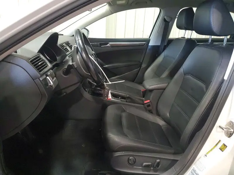 2018 VOLKSWAGEN PASSAT SE  