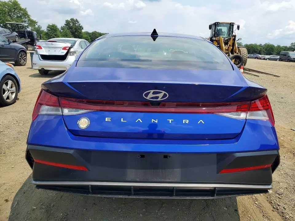 2025 HYUNDAI ELANTRA SEL  