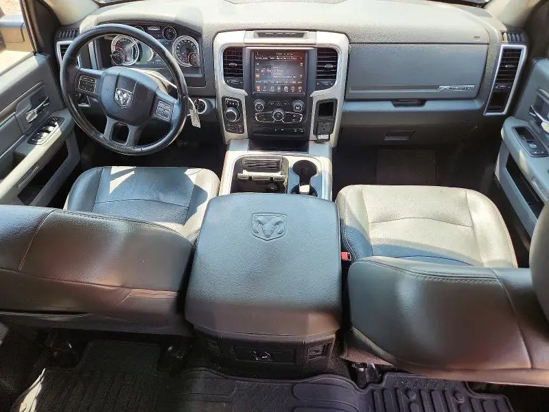 2016 RAM 1500 SLT  
