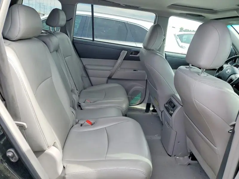 2010 TOYOTA HIGHLANDER SE  