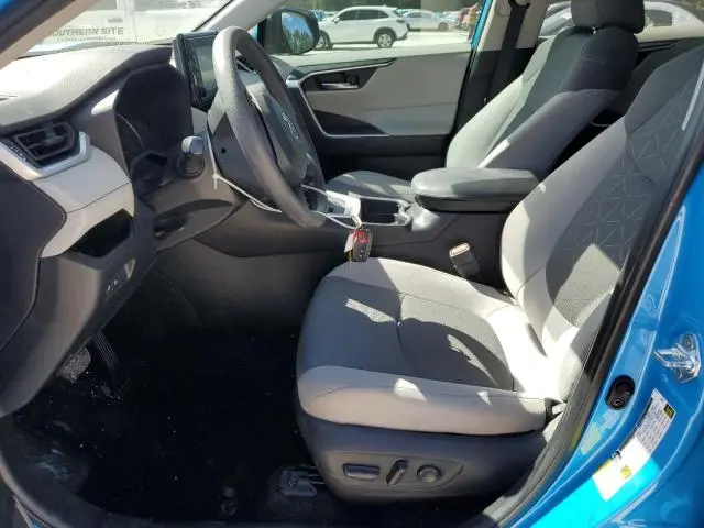 2021 TOYOTA RAV4 XLE  