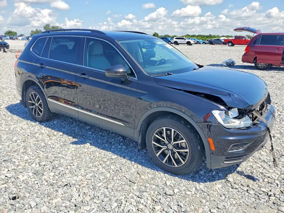 2021 VOLKSWAGEN TIGUAN SE  