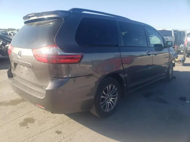 2020 TOYOTA SIENNA XLE  
