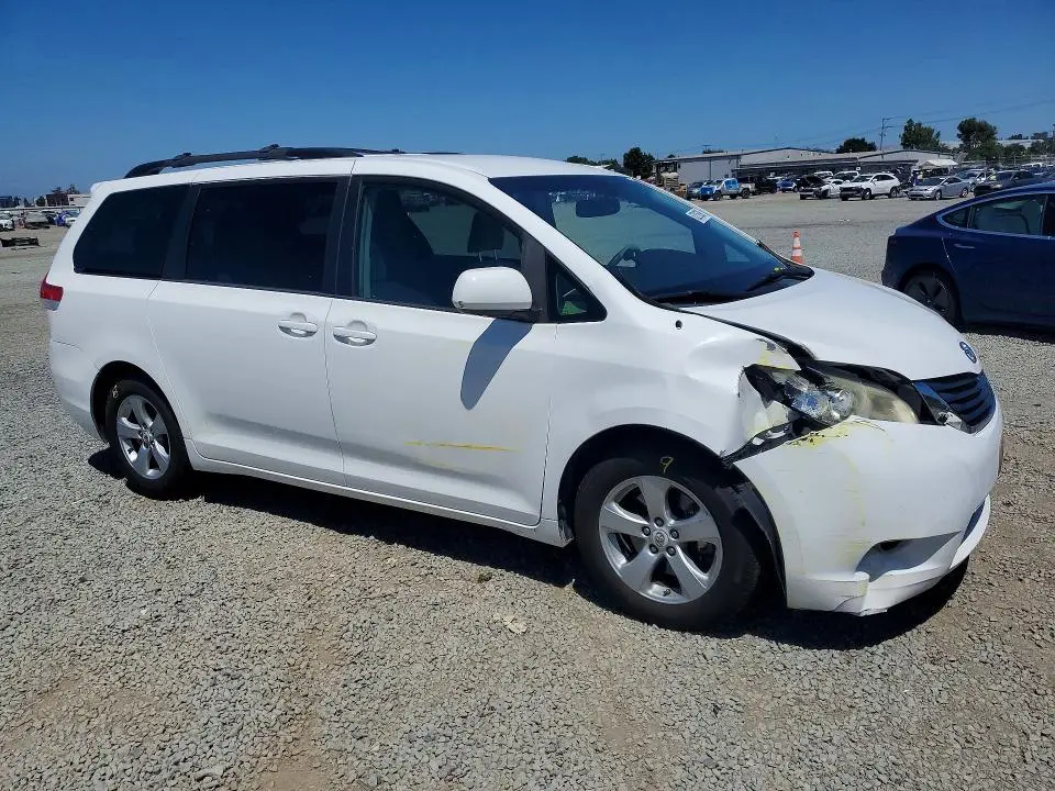 2012 TOYOTA SIENNA LE  