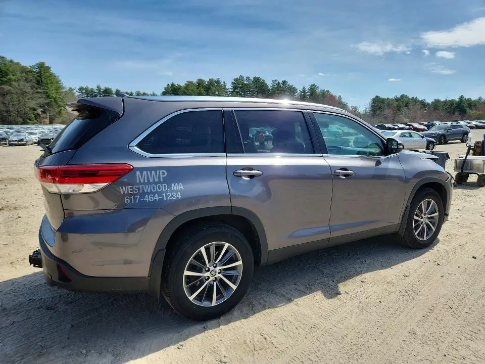 2019 TOYOTA HIGHLANDER XLE  
