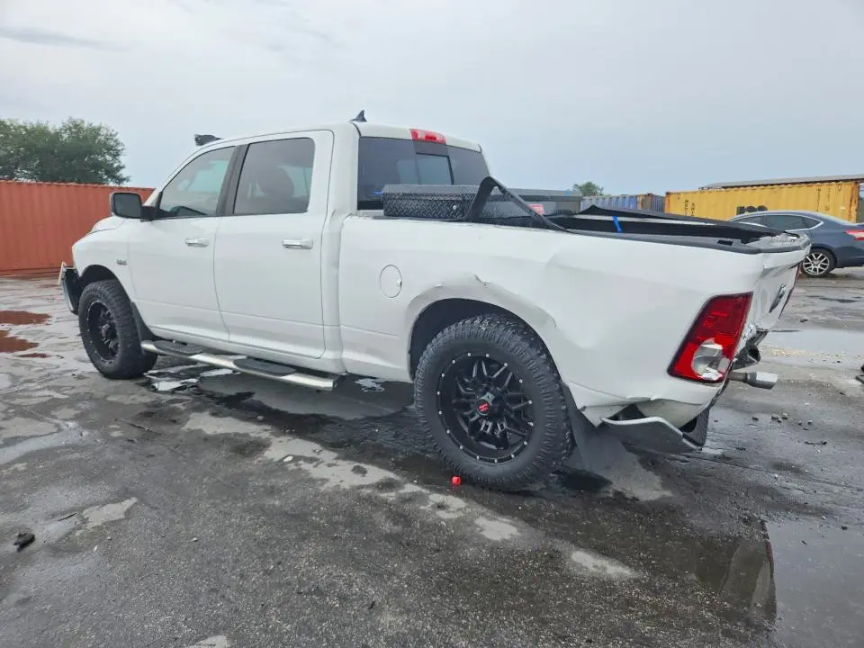 2016 RAM 1500 SLT  