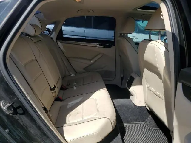 2016 VOLKSWAGEN PASSAT SE