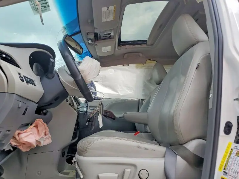 2013 TOYOTA SIENNA XLE 8-PASSENGER  