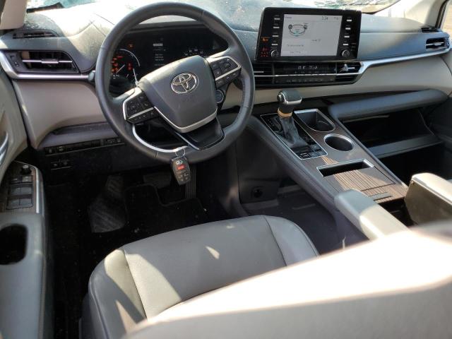 2021 TOYOTA SIENNA XLE