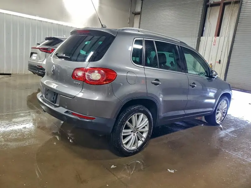 2011 VOLKSWAGEN TIGUAN S  