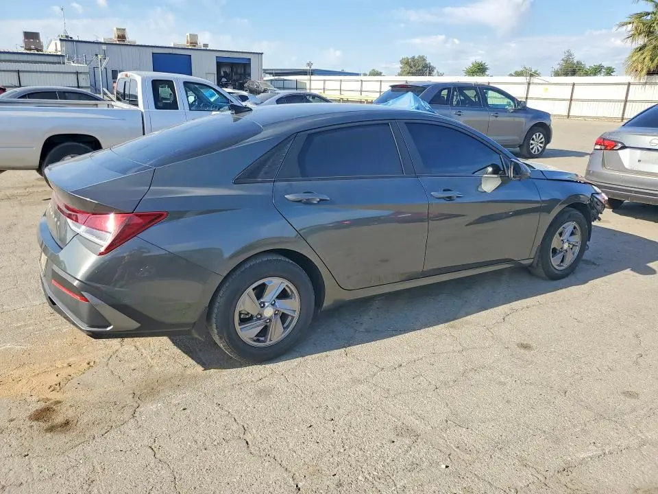 2024 HYUNDAI ELANTRA SE  