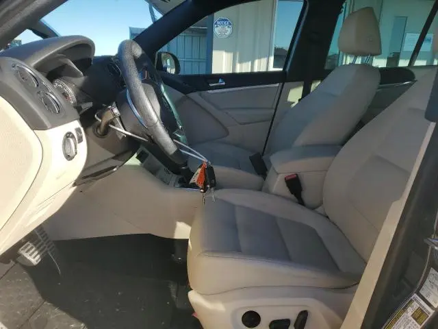 2016 VOLKSWAGEN TIGUAN S  