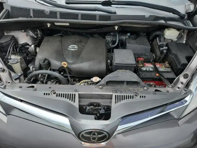 2020 TOYOTA SIENNA XLE  