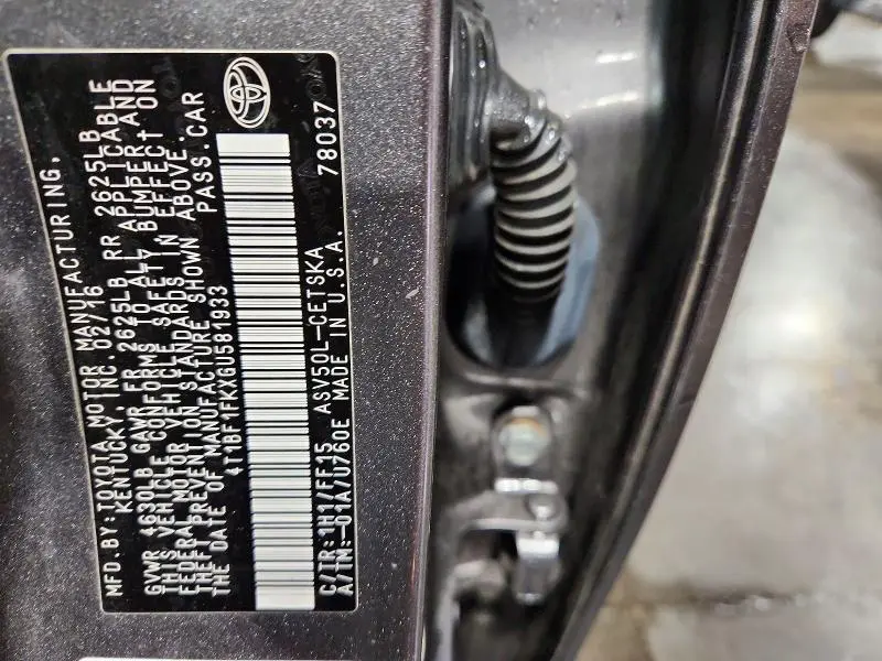 2016 TOYOTA CAMRY SE  