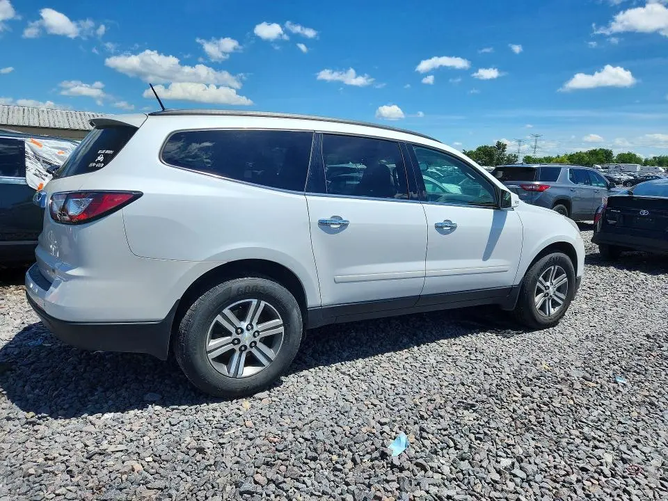 2017 CHEVROLET TRAVERSE LT  