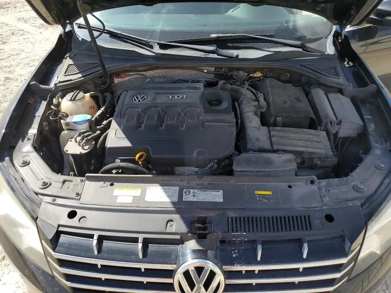 2015 VOLKSWAGEN PASSAT SE  