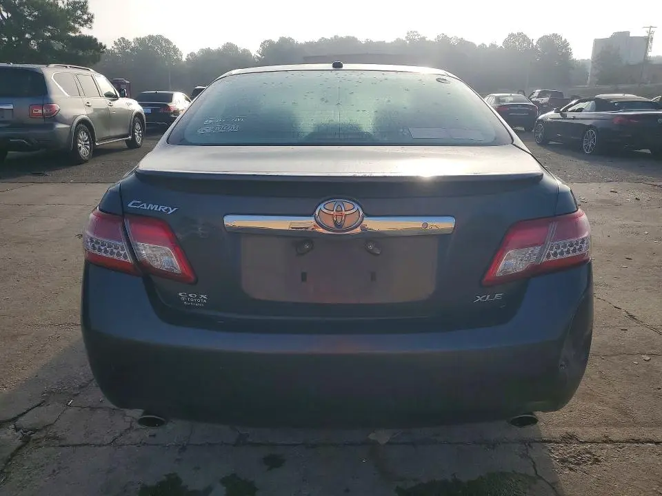 2011 TOYOTA CAMRY XLE V6  