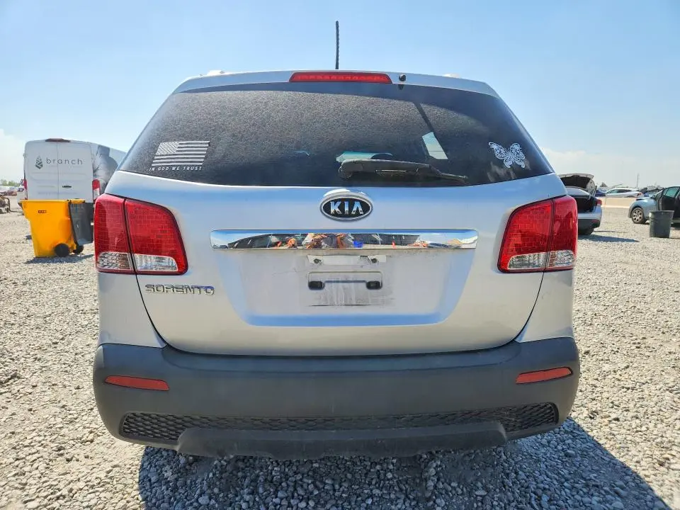 2011 KIA SORENTO LX  