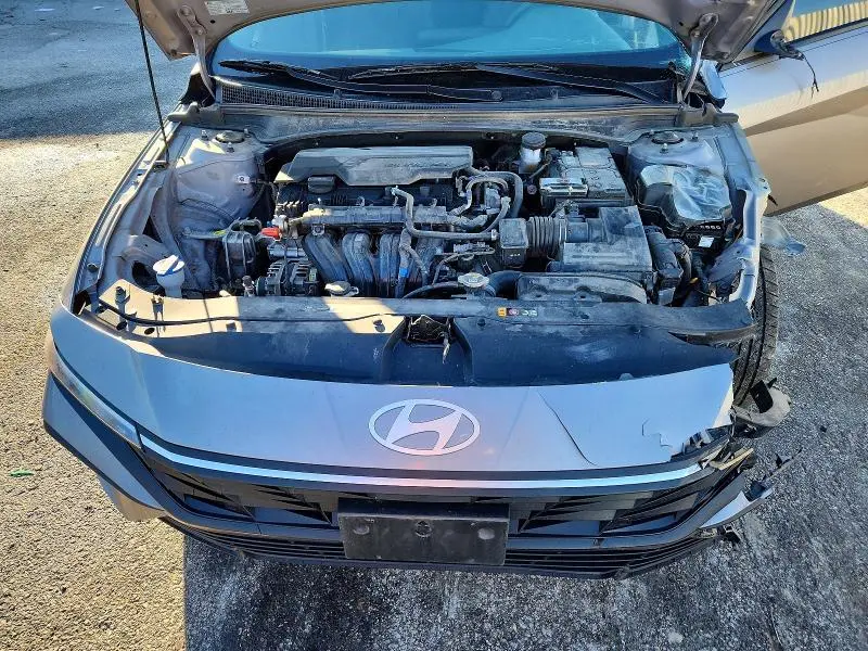 2024 HYUNDAI ELANTRA SE  