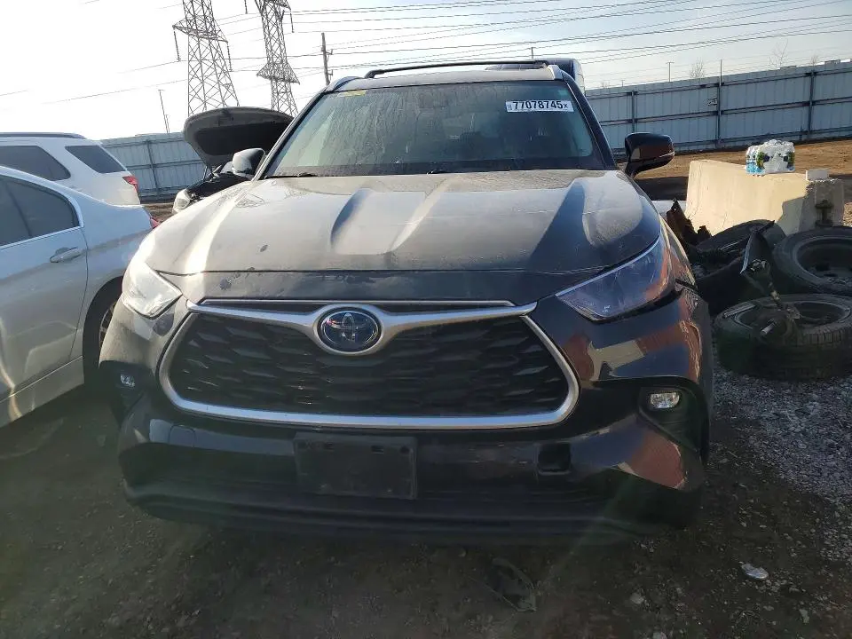 2022 TOYOTA HIGHLANDER HYBRID XLE  